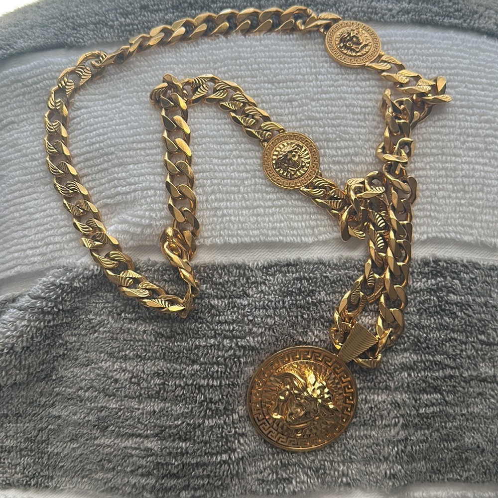 Versace necklace - Picture 4 of 5